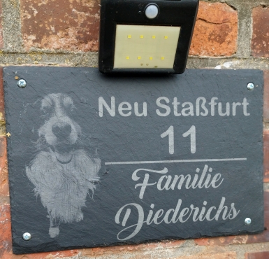 Personalisierbares Hausschild aus Schiefer – Individuelles Türschild mit Familiennamen und Design